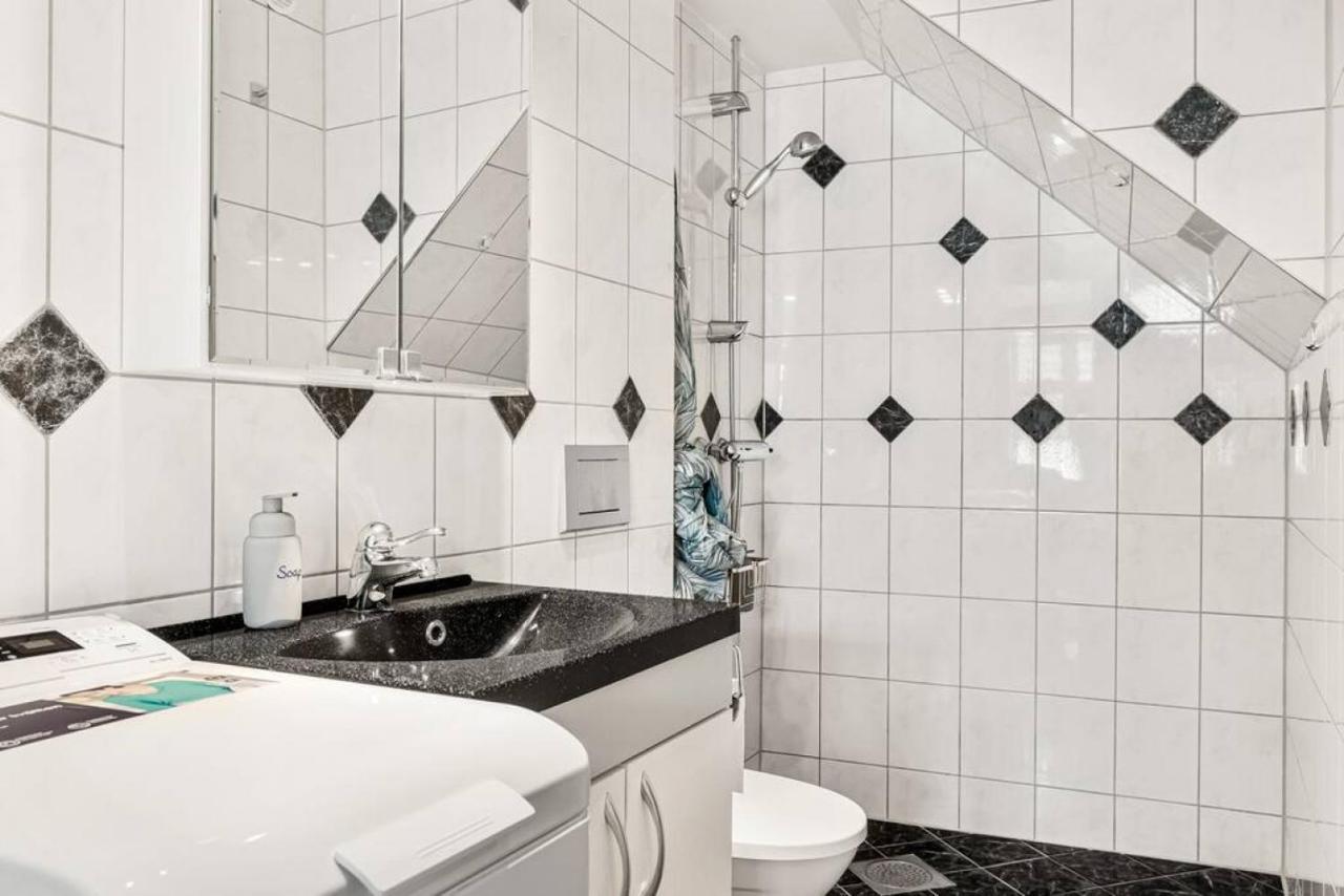Dinbnb Apartments I Historical Two-Floor Apartment With Rooftop Panorama I 1645 Heritage ベルゲン エクステリア 写真