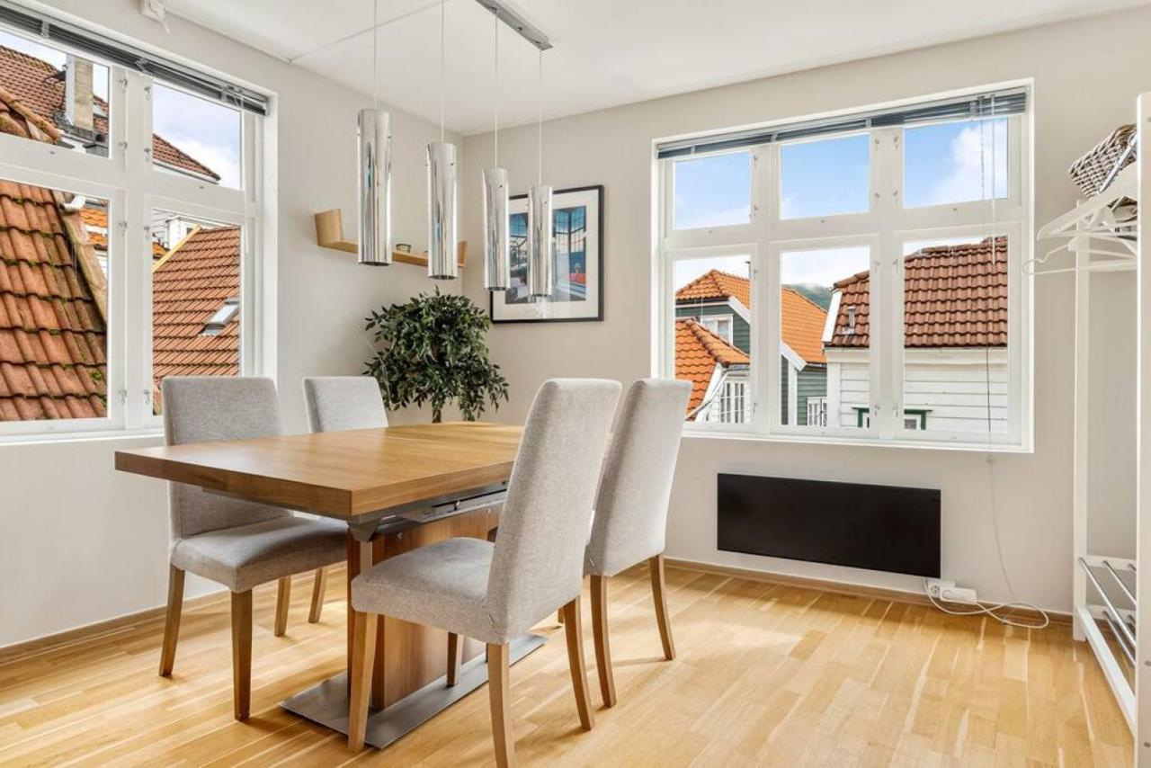 Dinbnb Apartments I Historical Two-Floor Apartment With Rooftop Panorama I 1645 Heritage ベルゲン エクステリア 写真