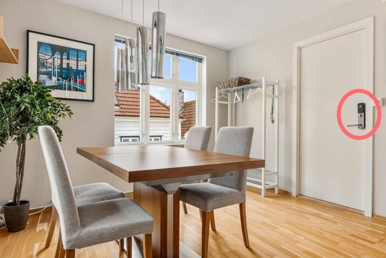 Dinbnb Apartments I Historical Two-Floor Apartment With Rooftop Panorama I 1645 Heritage ベルゲン エクステリア 写真