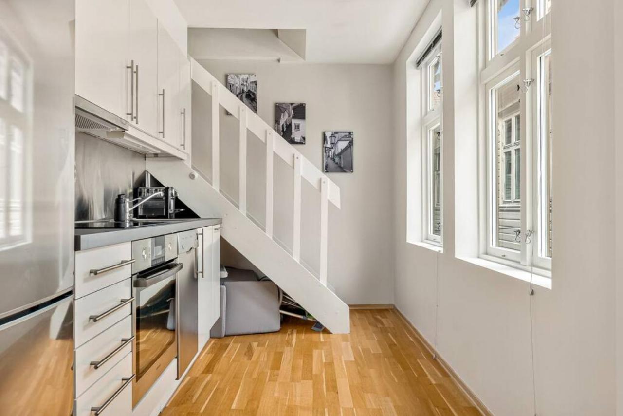 Dinbnb Apartments I Historical Two-Floor Apartment With Rooftop Panorama I 1645 Heritage ベルゲン エクステリア 写真