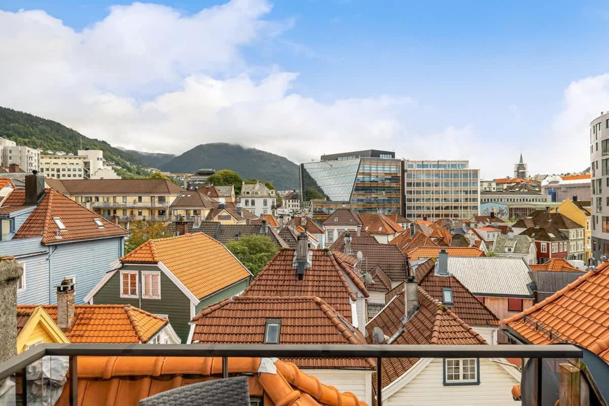 Dinbnb Apartments I Historical Two-Floor Apartment With Rooftop Panorama I 1645 Heritage ベルゲン エクステリア 写真